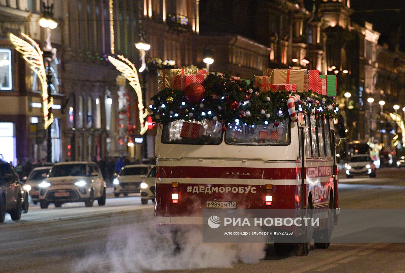 Новогодний "Дедморобус" в Санкт-Петербурге