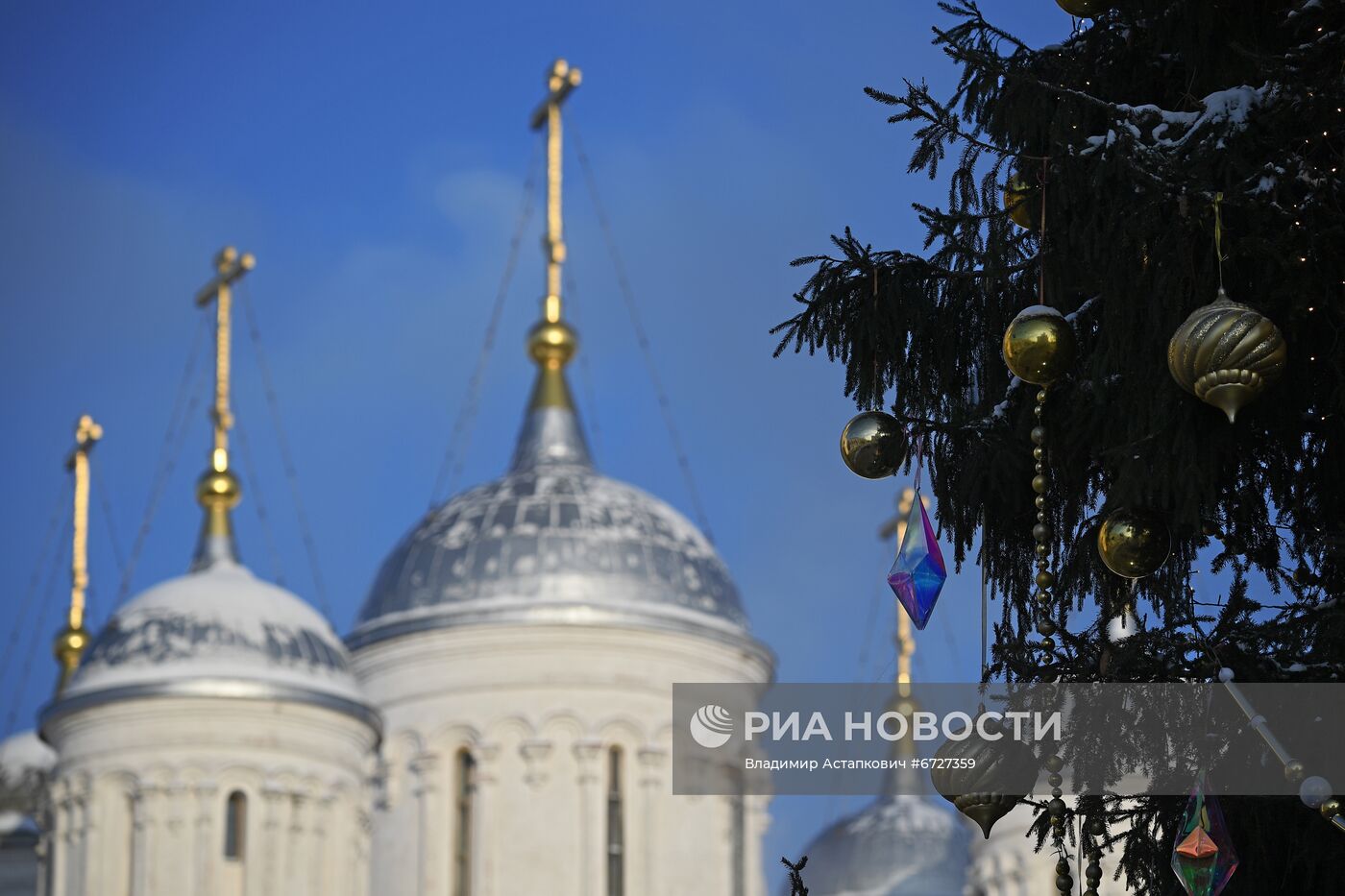 Главная новогодняя елка страны на Соборной площади Кремля