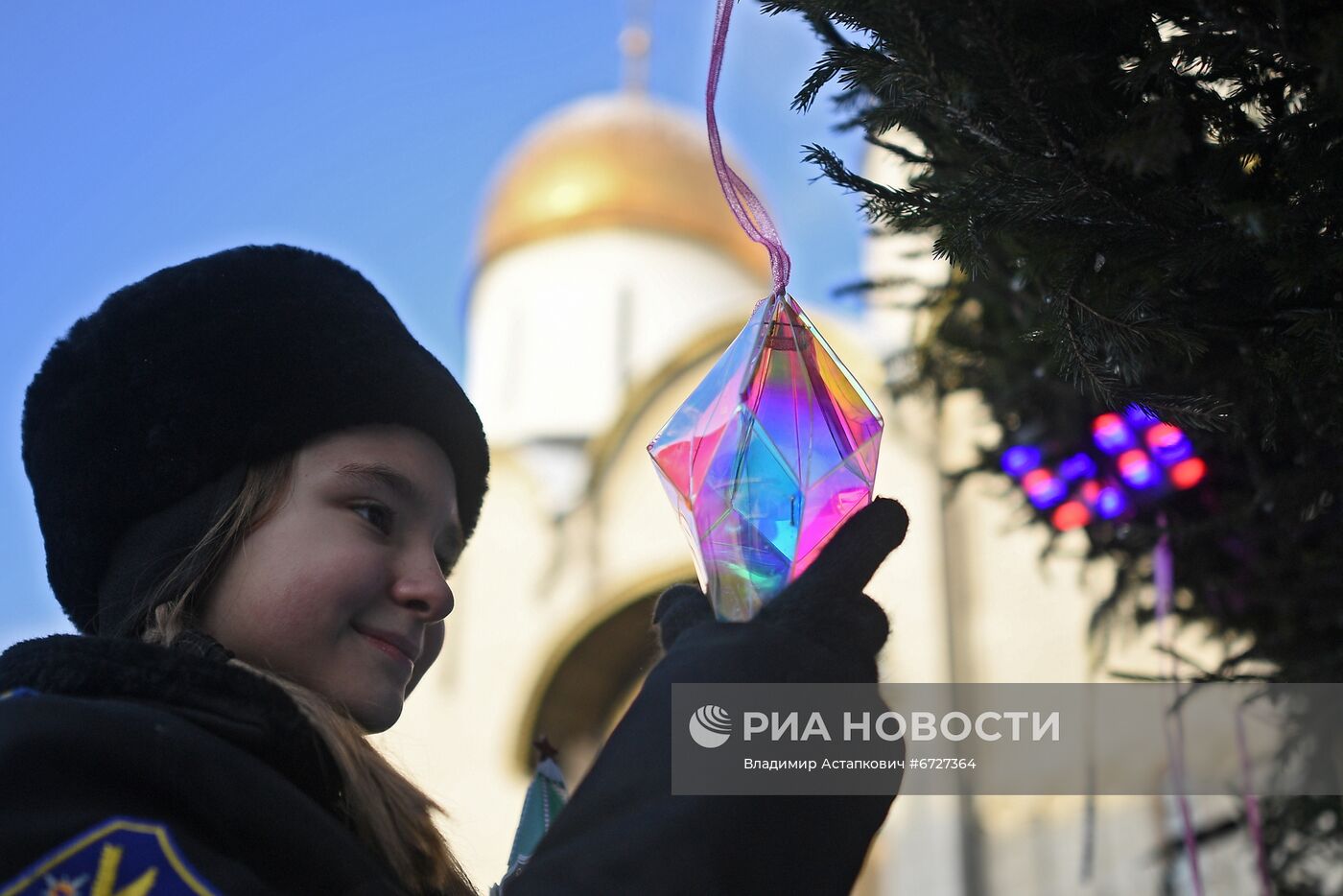 Главная новогодняя елка страны на Соборной площади Кремля