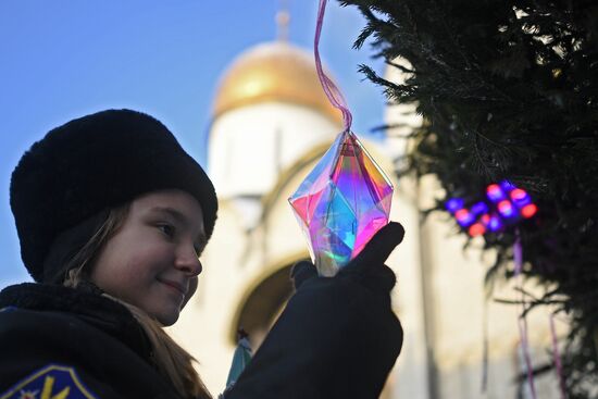 Главная новогодняя елка страны на Соборной площади Кремля