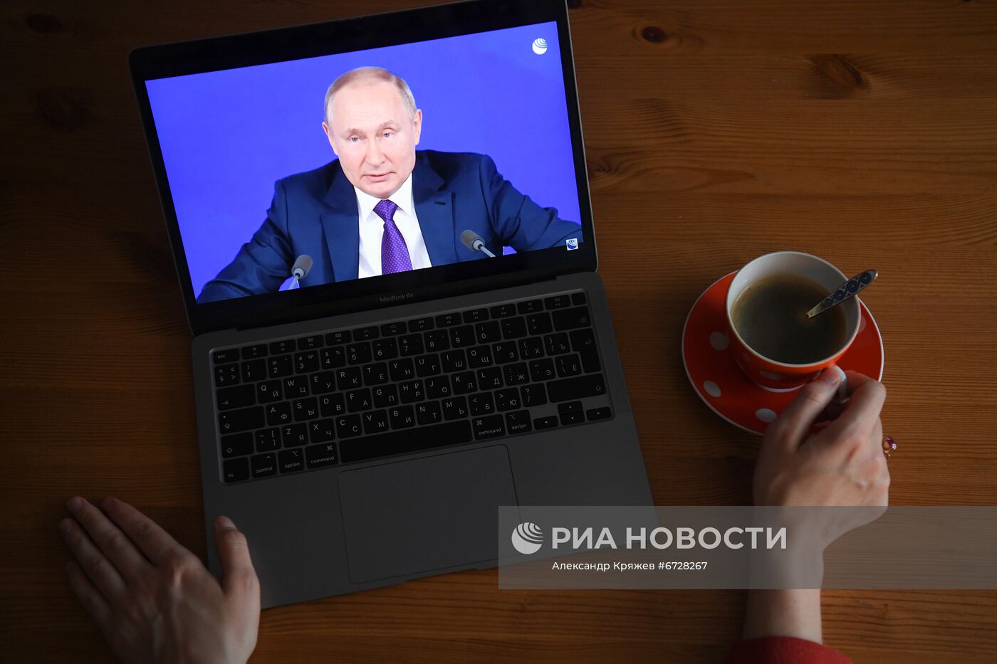 Трансляция ежегодной пресс-конференции президента РФ В. Путина