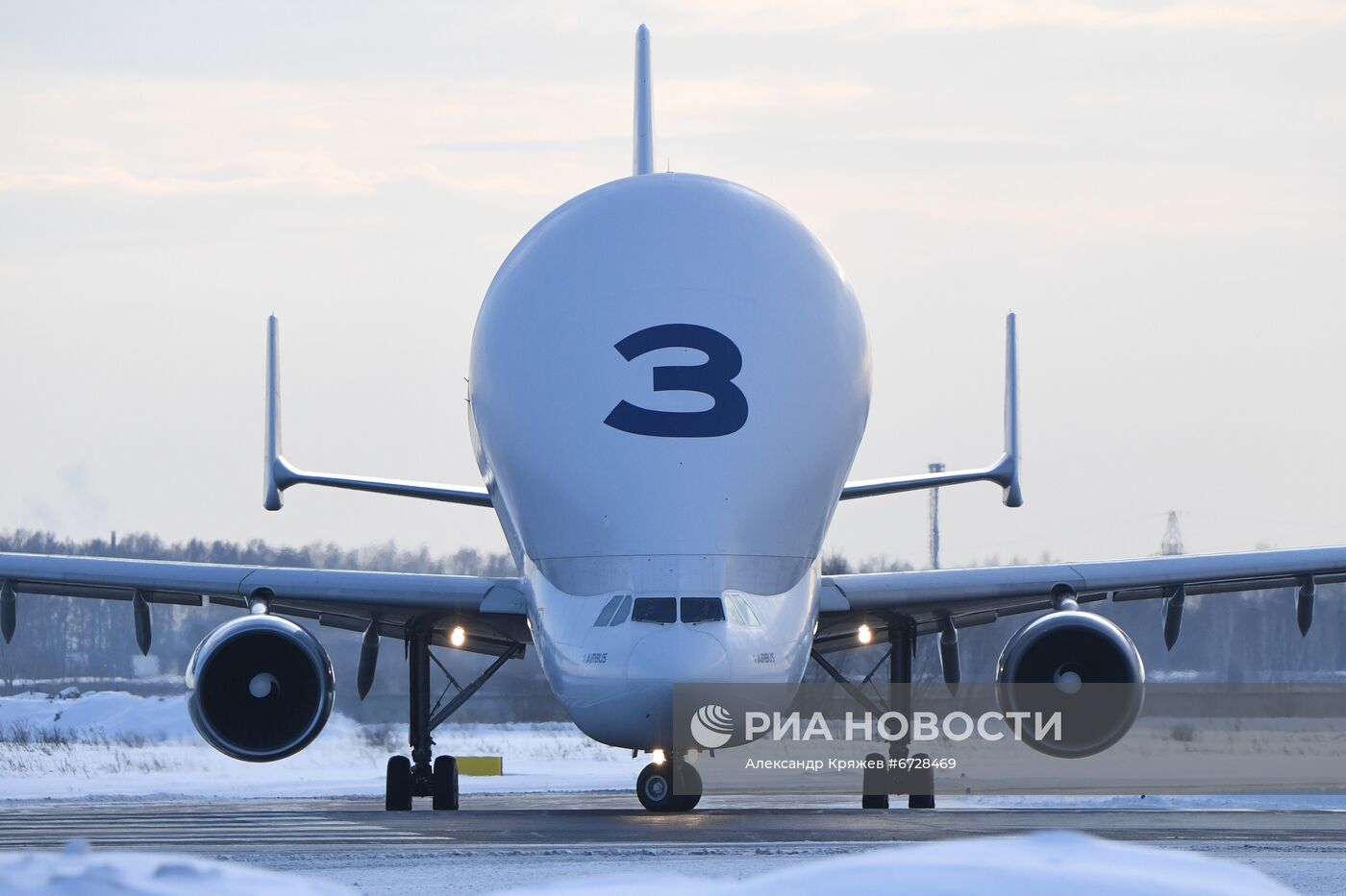 Грузовой самолёт Airbus Beluga сделал остановку в аэропорту Толмачево