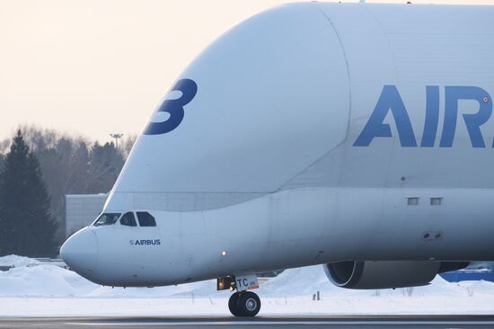 Грузовой самолёт Airbus Beluga сделал остановку в аэропорту Толмачево