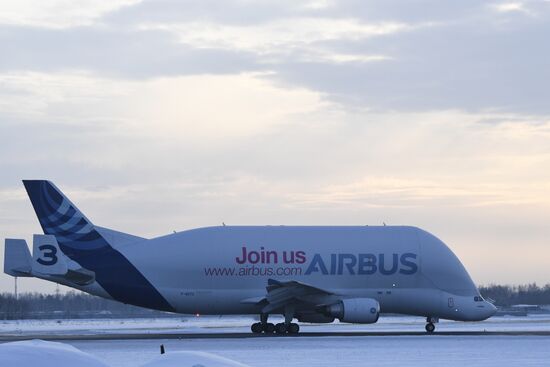 Грузовой самолёт Airbus Beluga сделал остановку в аэропорту Толмачево