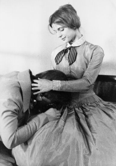 Кадр из фильма А.Эшпая "Униженные и оскорбленные"