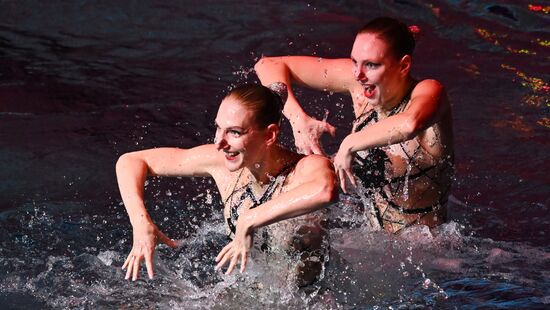 Шоу по синхронному плаванию "Отражение звезд"