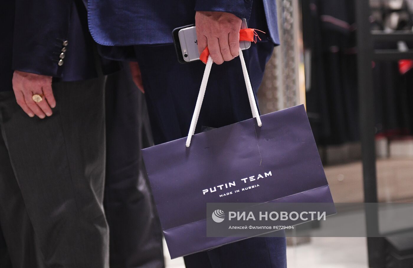 Открытие магазина Putin Team в аэропорту "Шереметьево"