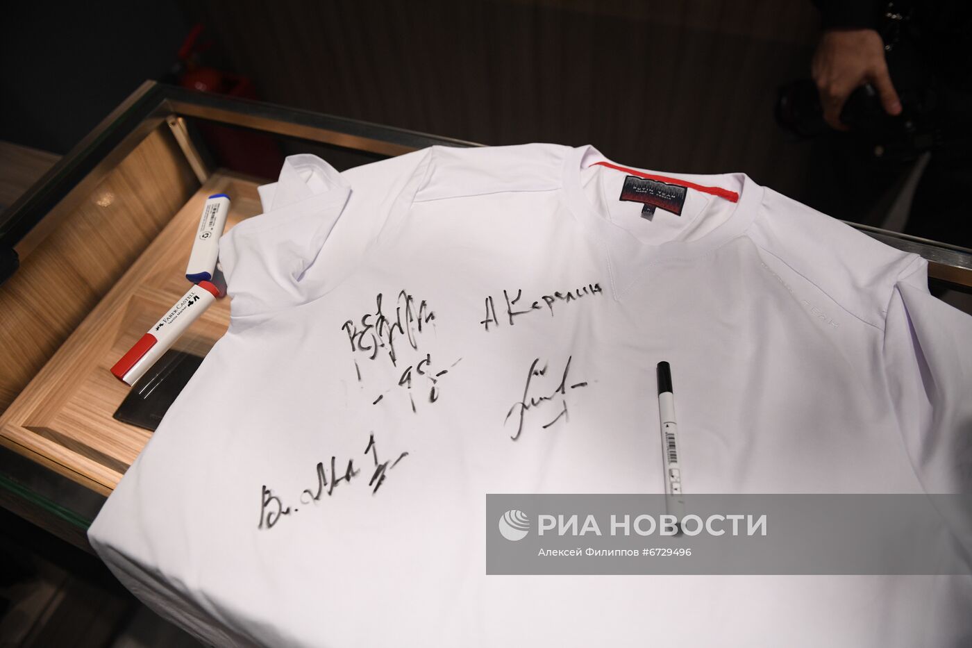 Открытие магазина Putin Team в аэропорту "Шереметьево"