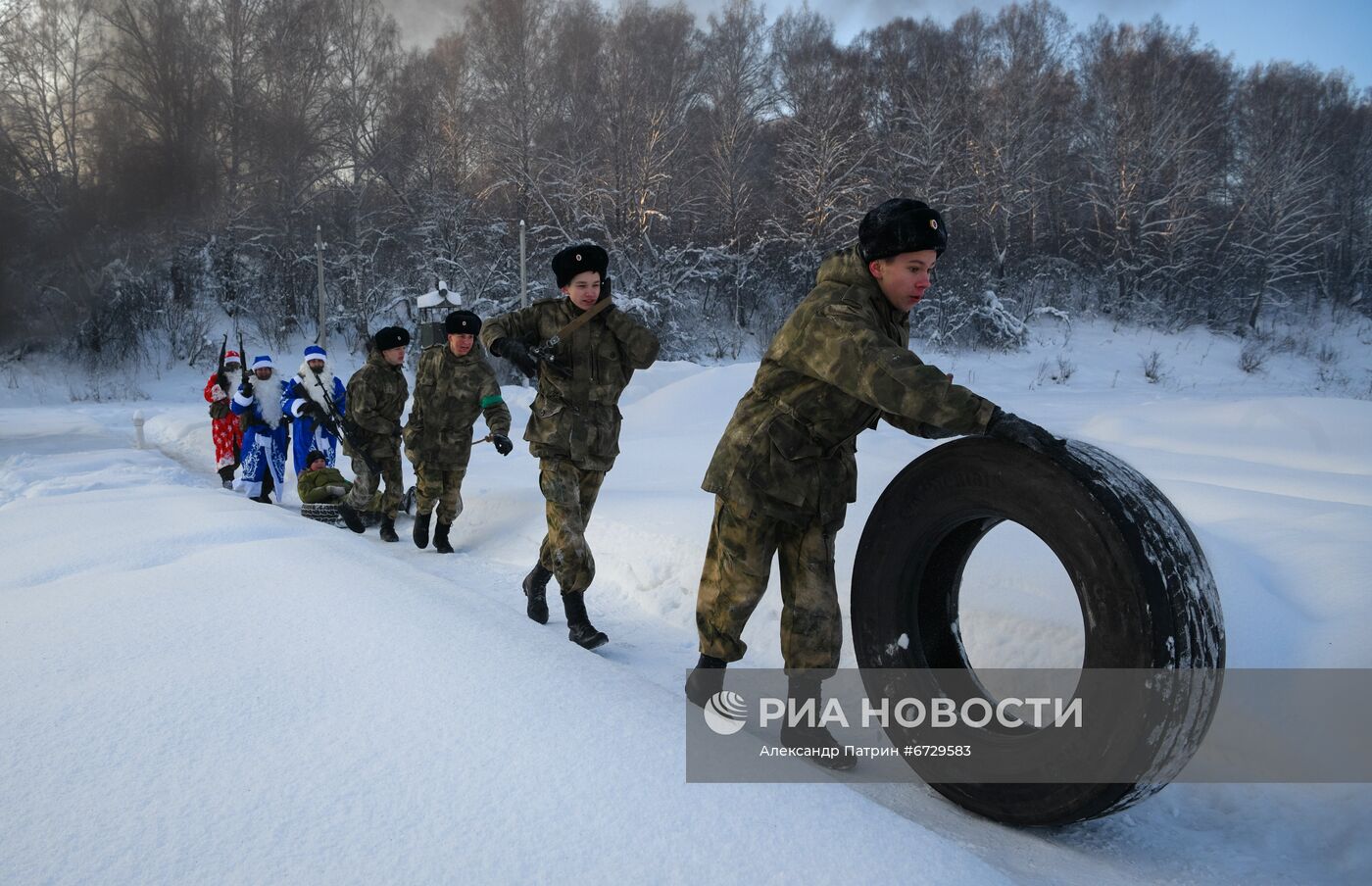 Новогодняя "Штурмовая полоса" спецназа Росгвардии в Кемерове