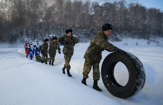 Новогодняя "Штурмовая полоса" спецназа Росгвардии в Кемерове