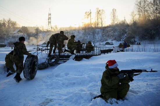 Новогодняя "Штурмовая полоса" спецназа Росгвардии в Кемерове