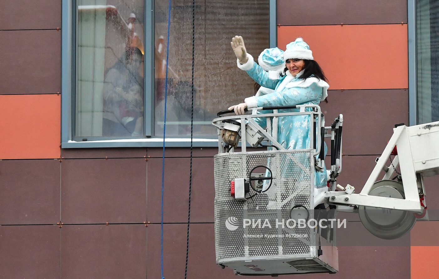 Поздравление детей с Новым годом в Морозовской больнице