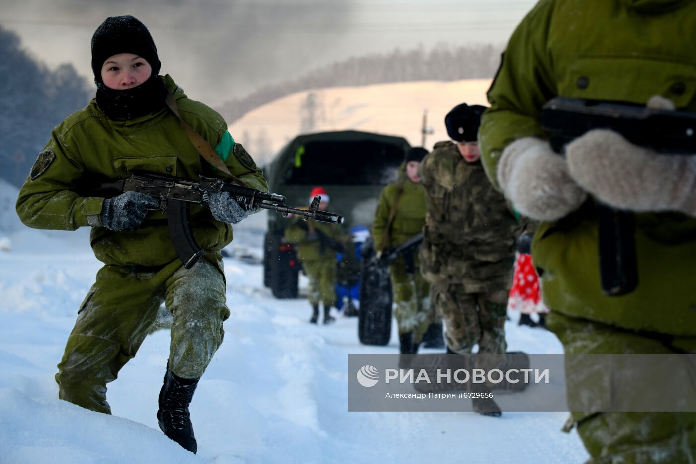 Новогодняя "Штурмовая полоса" спецназа Росгвардии в Кемерове