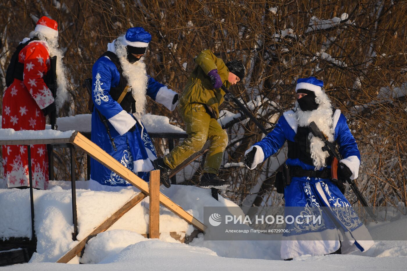 Новогодняя "Штурмовая полоса" спецназа Росгвардии в Кемерове