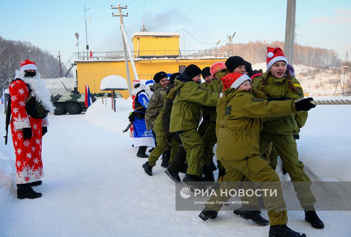 Новогодняя "Штурмовая полоса" спецназа Росгвардии в Кемерове