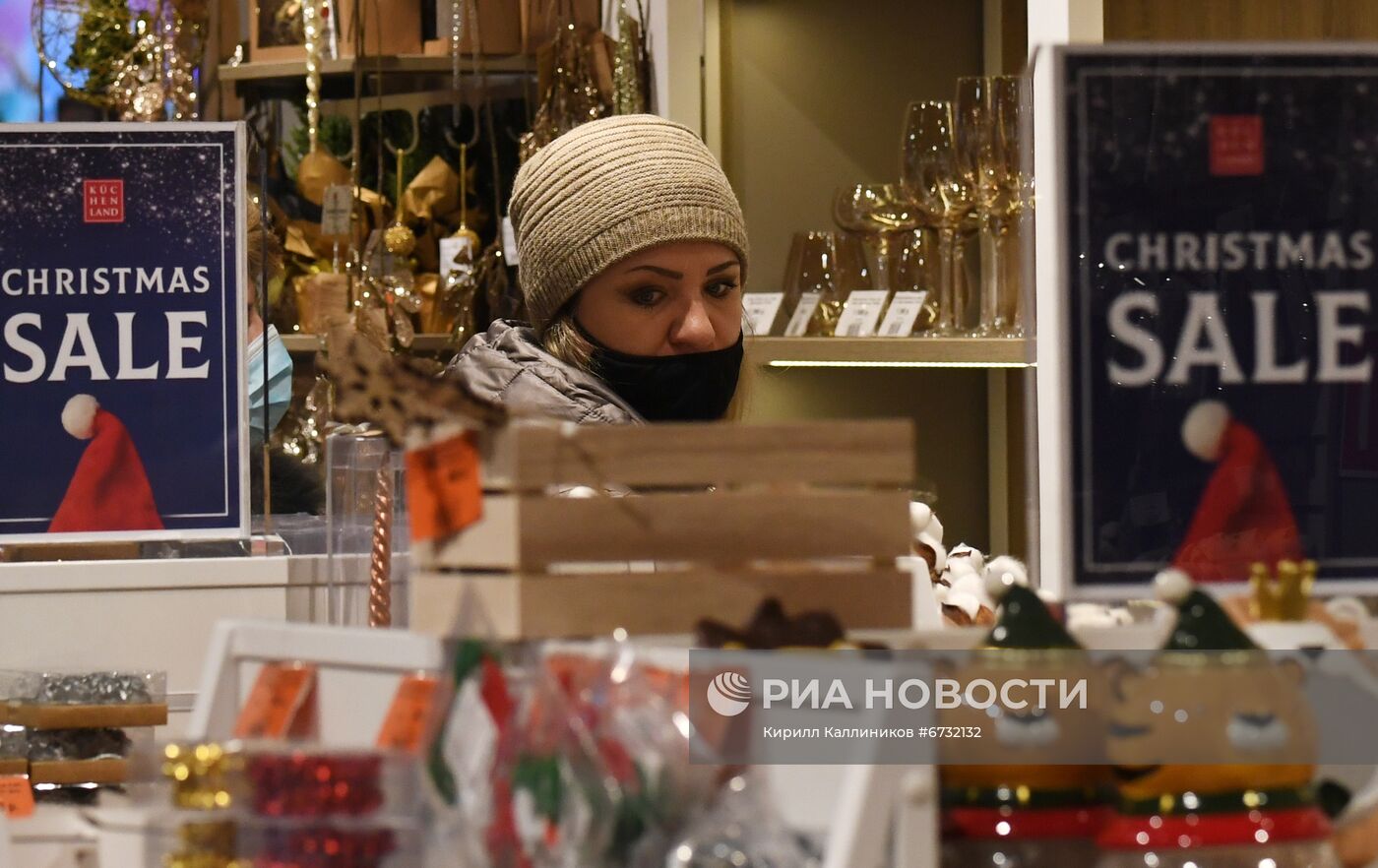 Работа ТЦ перед новогодними праздниками