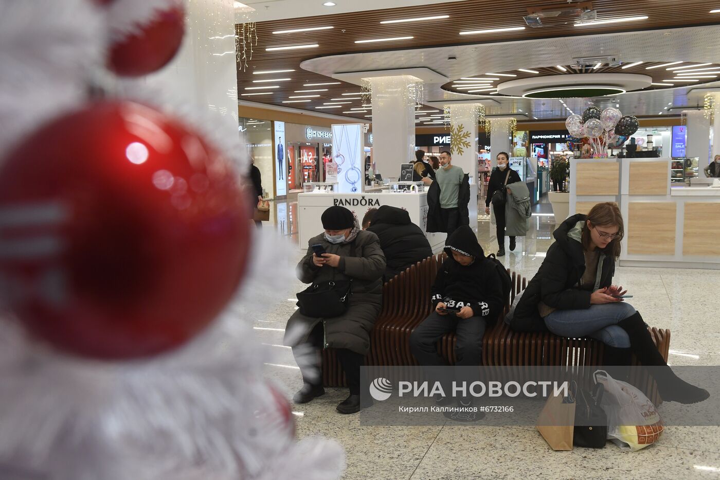 Работа ТЦ перед новогодними праздниками