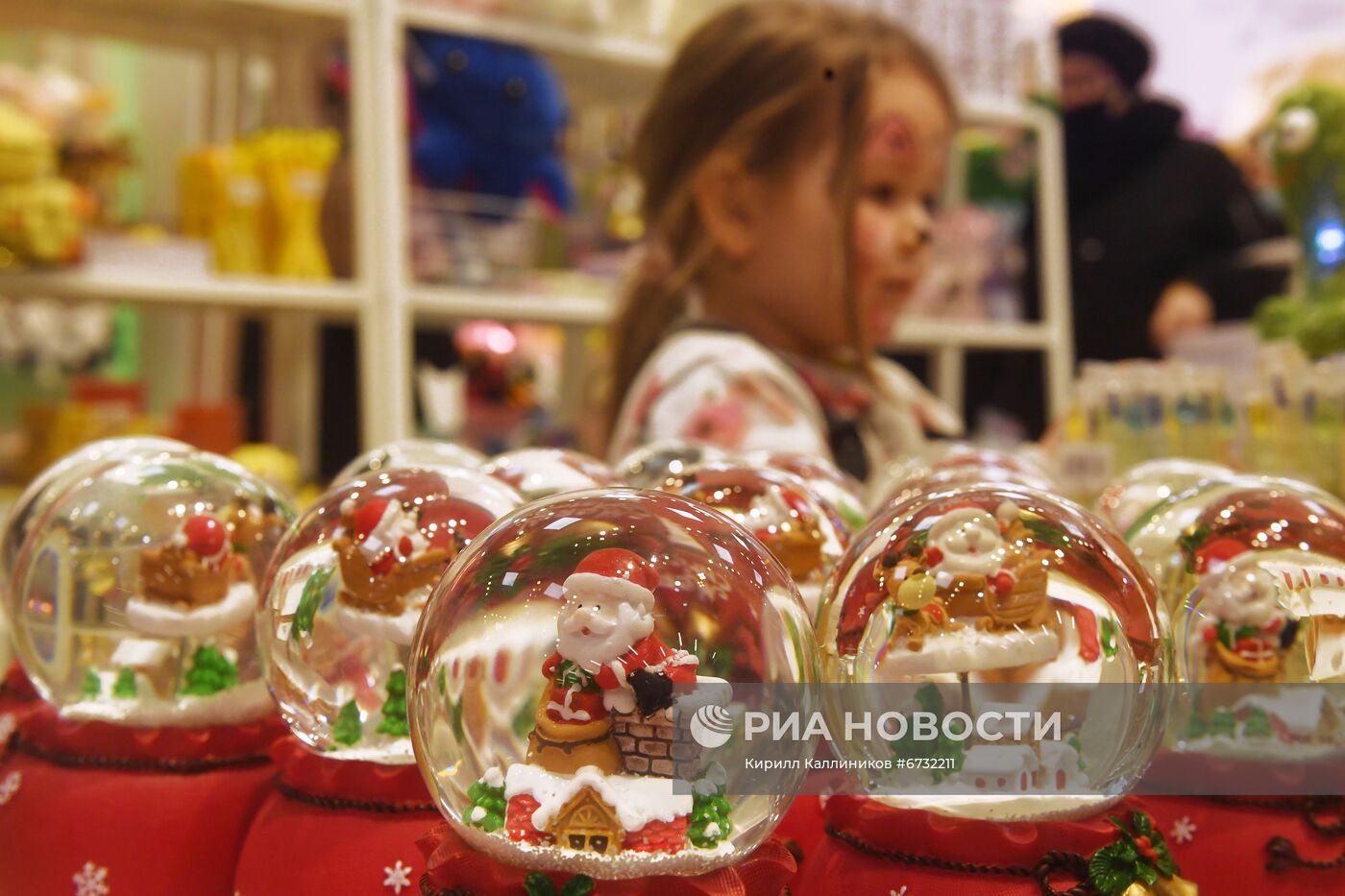 Работа ТЦ перед новогодними праздниками