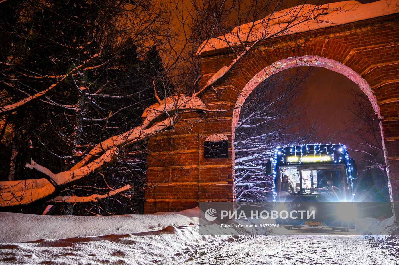 Новогодний электробус