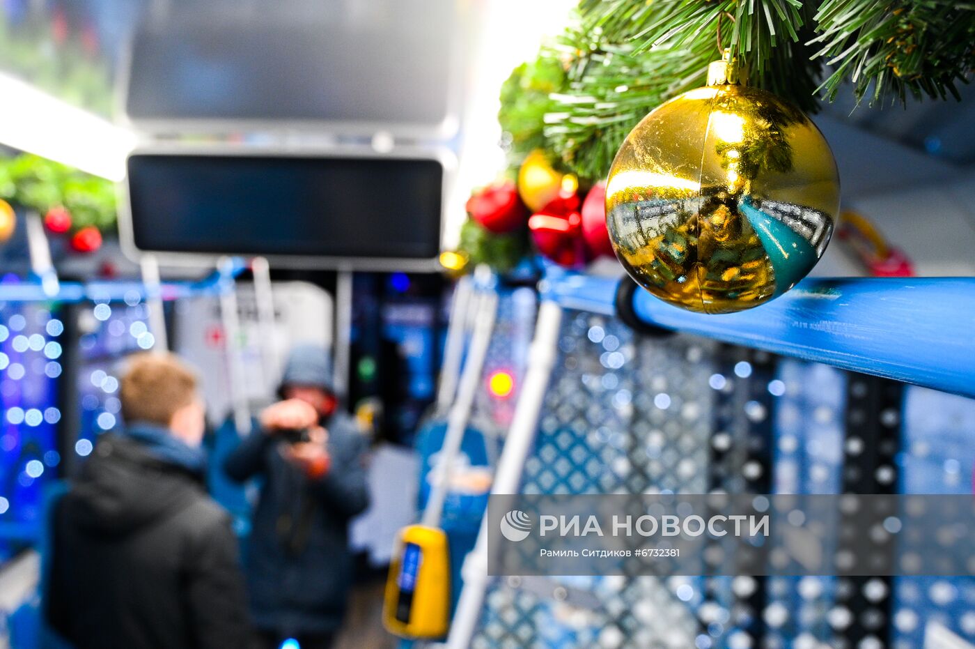 Новогодний электробус