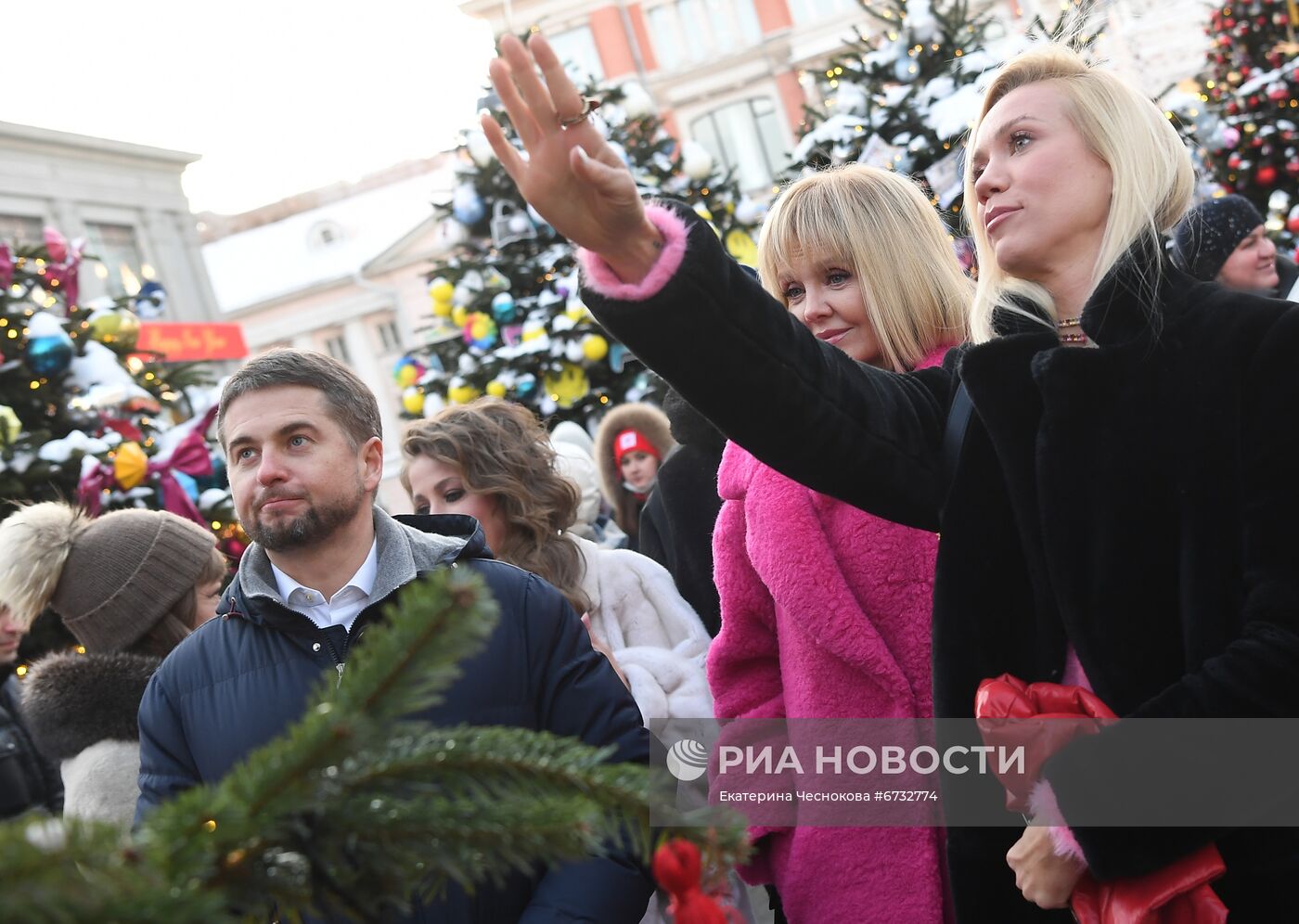 Презентация проекта "Елки больших городов. Новогодние традиции"