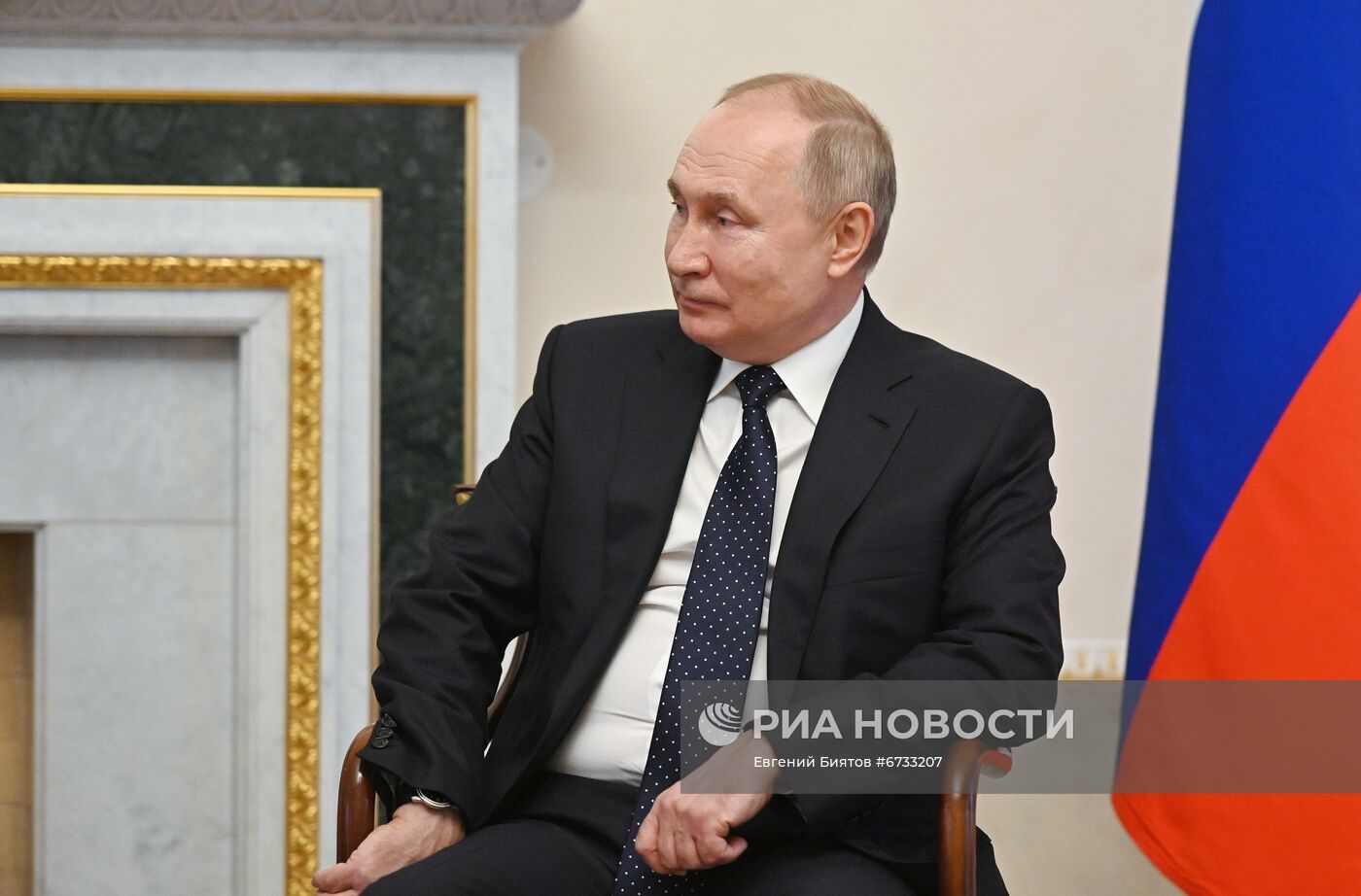 Президент РФ В. Путин принял участие в неформальной встрече руководителей государств - участников СНГ