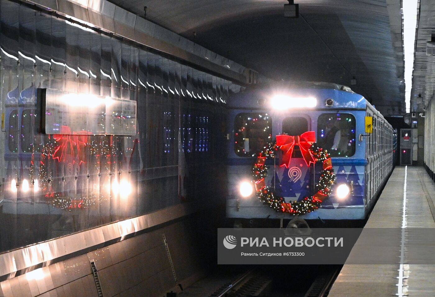 Новогодний поезд московского метро