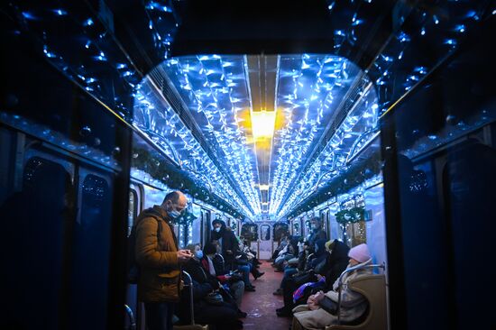 Новогодний поезд московского метро