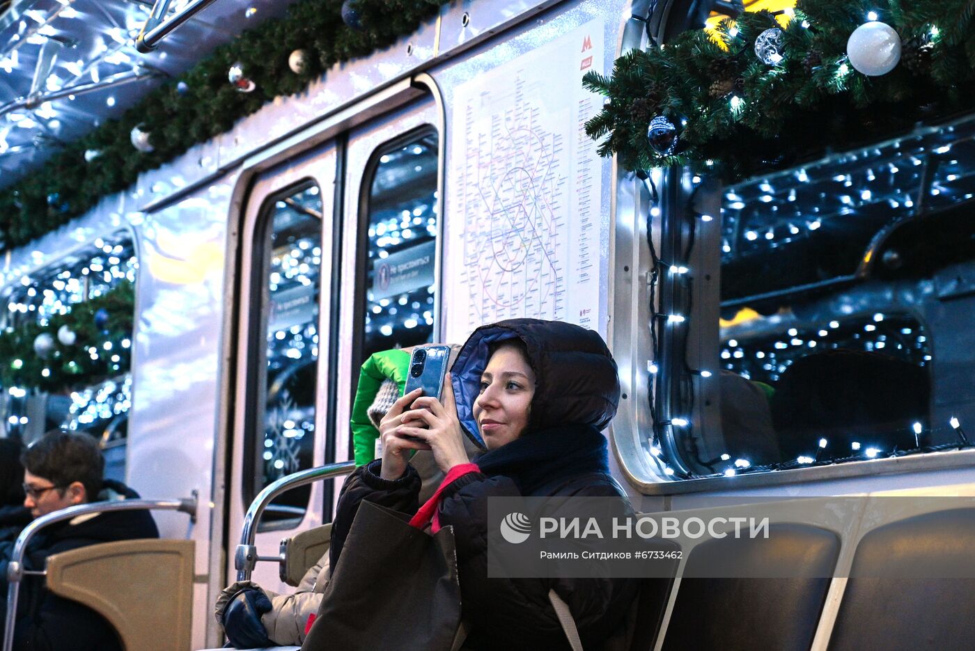 Новогодний поезд московского метро