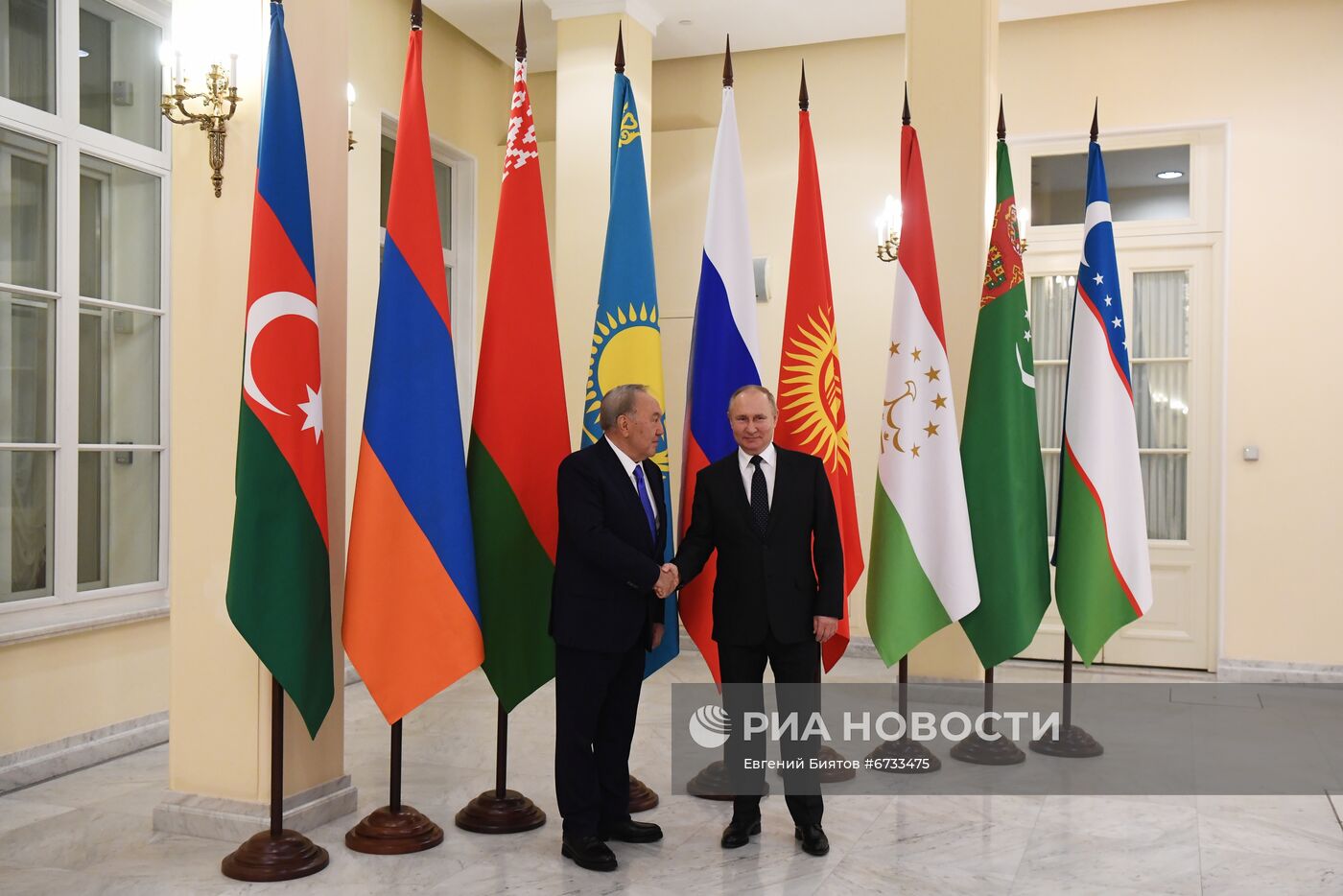 Президент РФ В. Путин принял участие в неформальной встрече руководителей государств - участников СНГ