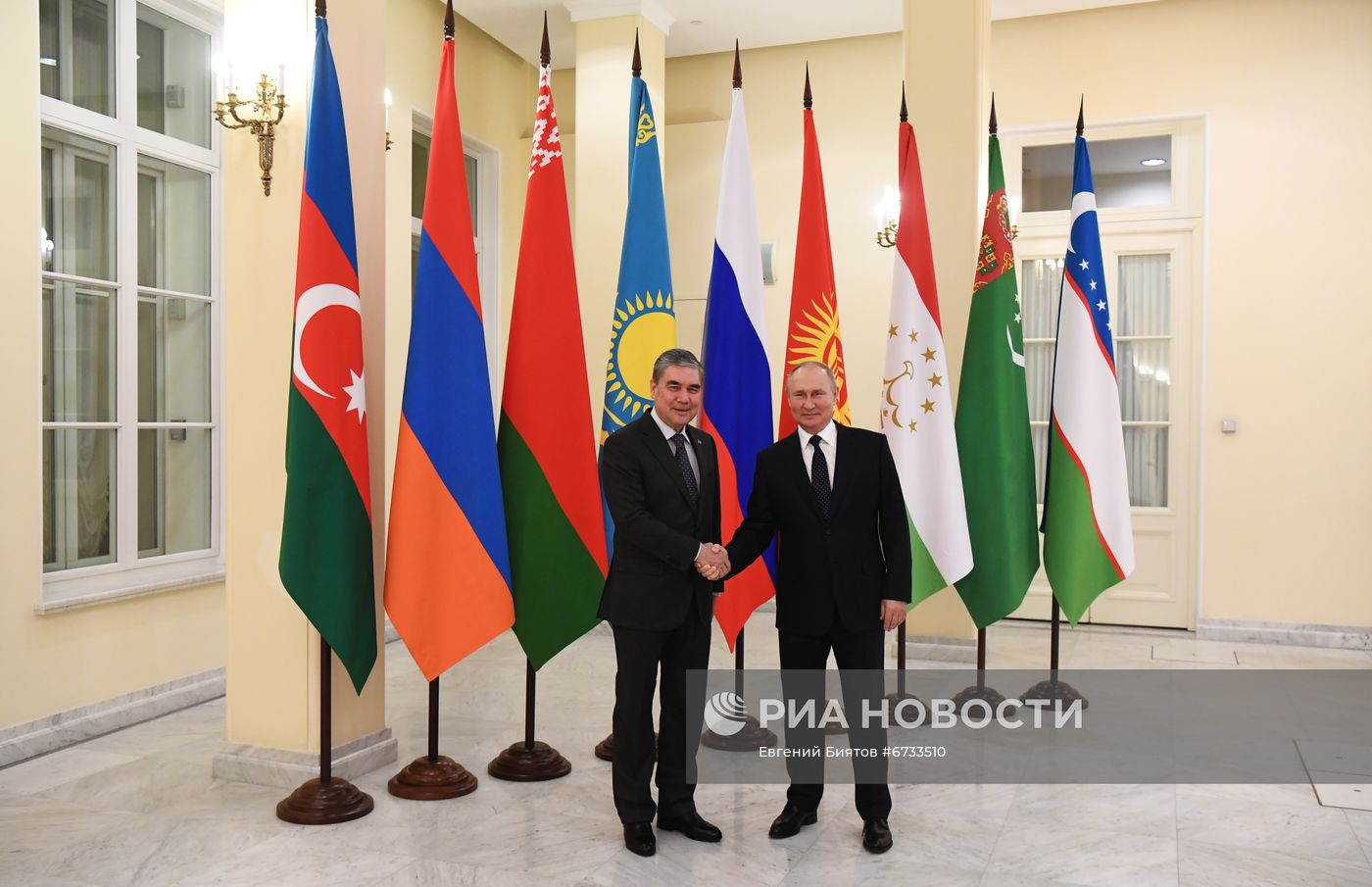 Президент РФ В. Путин принял участие в неформальной встрече руководителей государств - участников СНГ