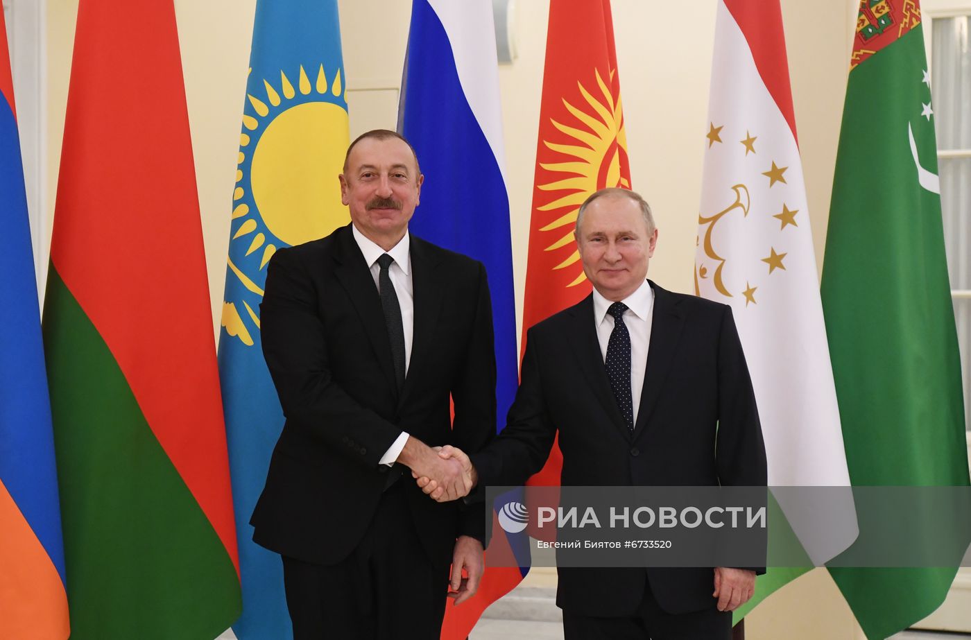 Президент РФ В. Путин принял участие в неформальной встрече руководителей государств - участников СНГ