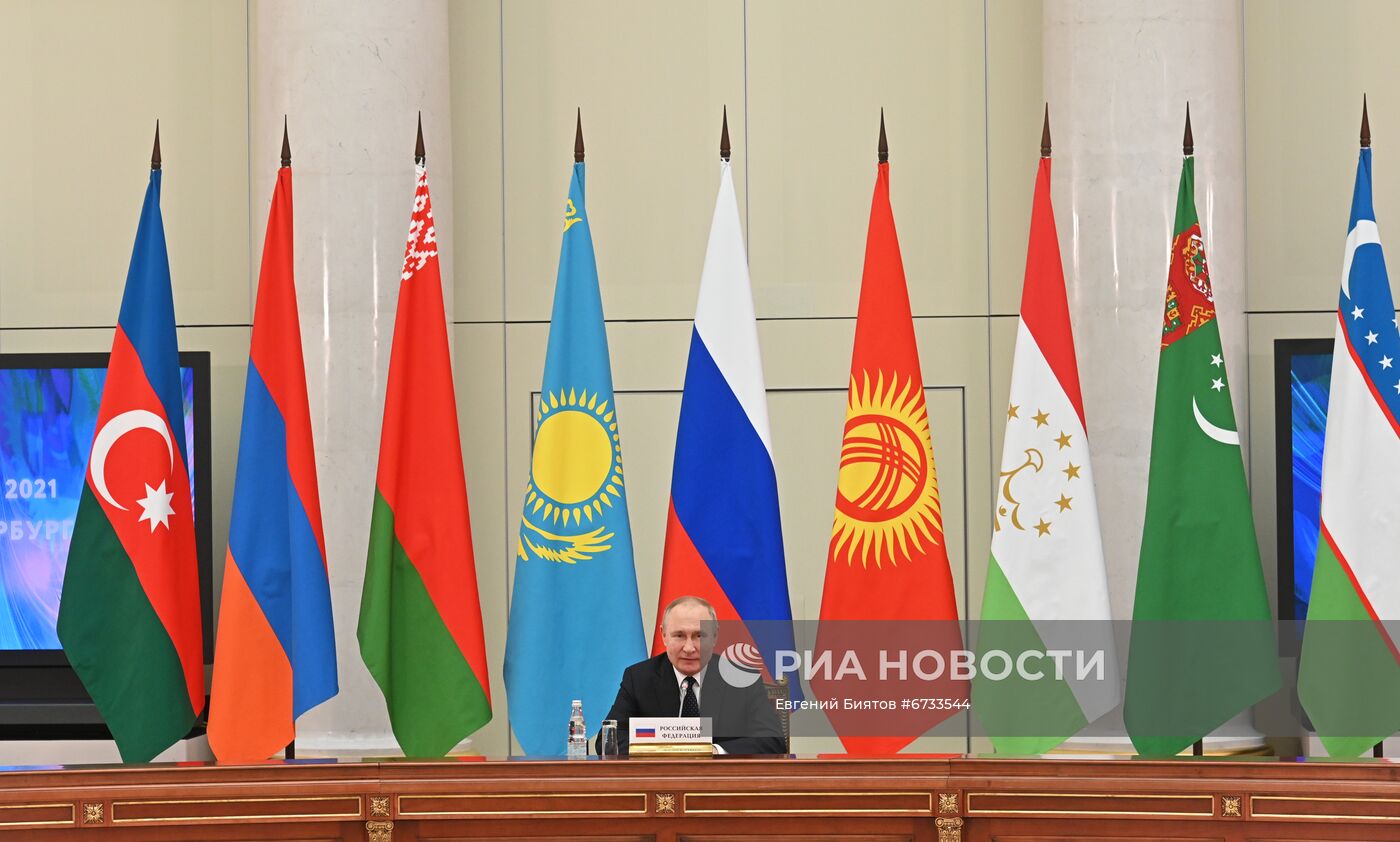 Президент РФ В. Путин принял участие в неформальной встрече руководителей государств - участников СНГ