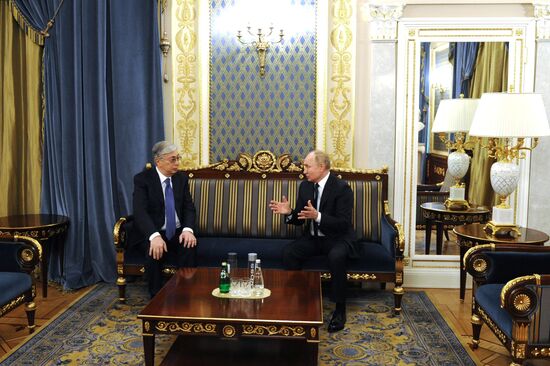 Президент РФ В. Путин принял участие в неформальной встрече руководителей государств - участников СНГ