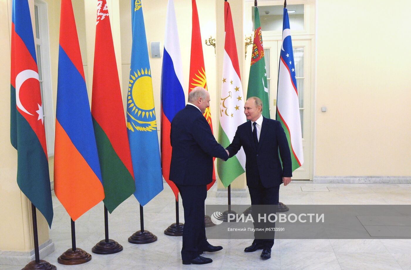 Президент РФ В. Путин принял участие в неформальной встрече руководителей государств - участников СНГ