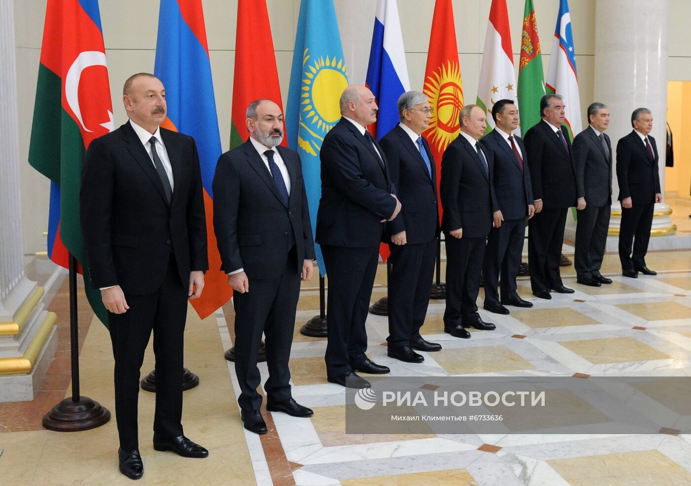 Президент РФ В. Путин принял участие в неформальной встрече руководителей государств - участников СНГ