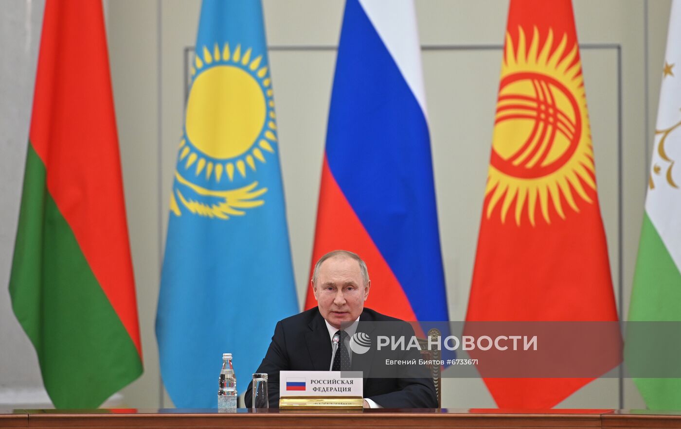 Президент РФ В. Путин принял участие в неформальной встрече руководителей государств - участников СНГ