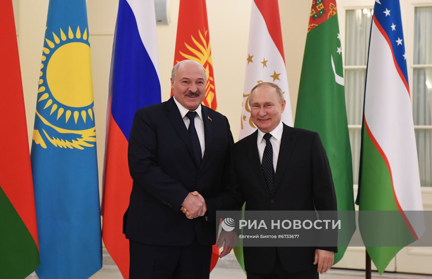 Президент РФ В. Путин принял участие в неформальной встрече руководителей государств - участников СНГ