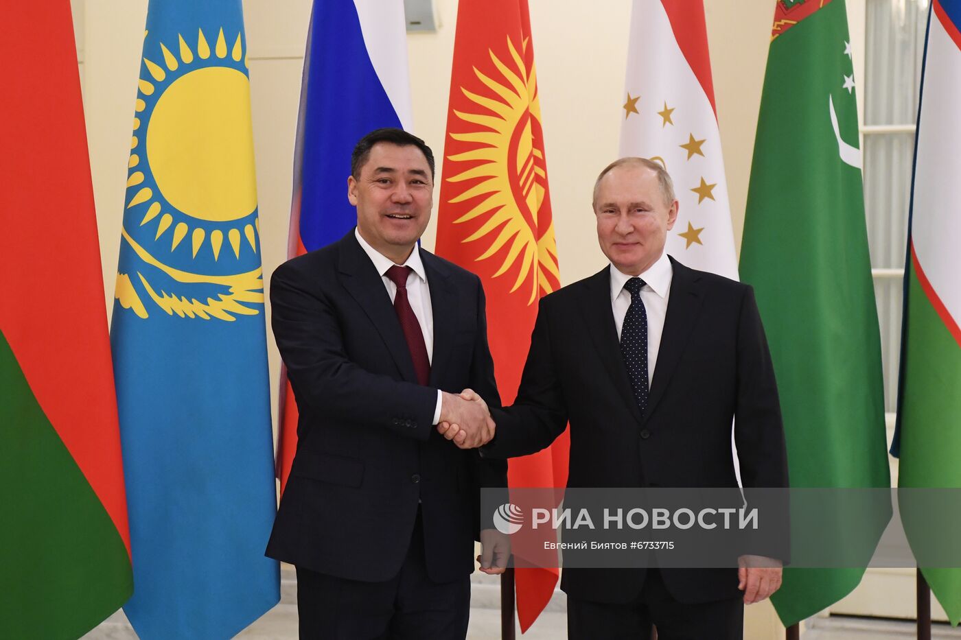 Президент РФ В. Путин принял участие в неформальной встрече руководителей государств - участников СНГ