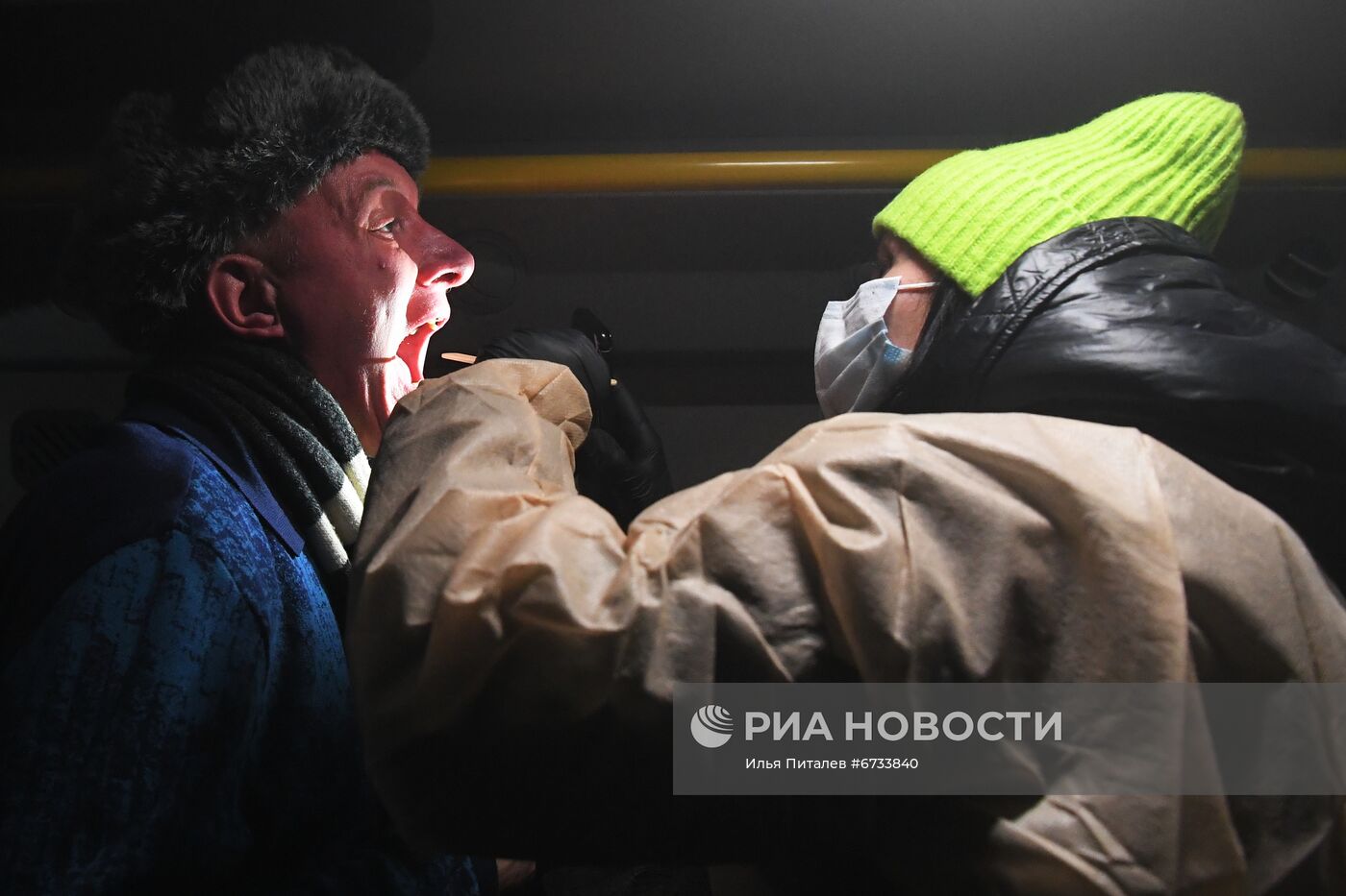 Вакцинация бездомных от COVID-19 в Москве