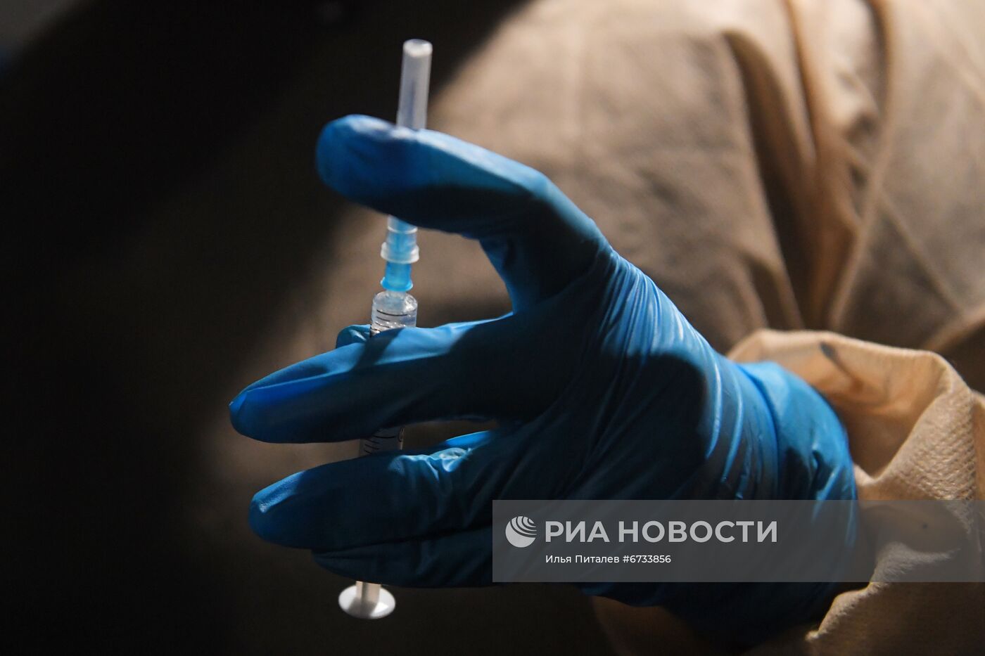 Вакцинация бездомных от COVID-19 в Москве