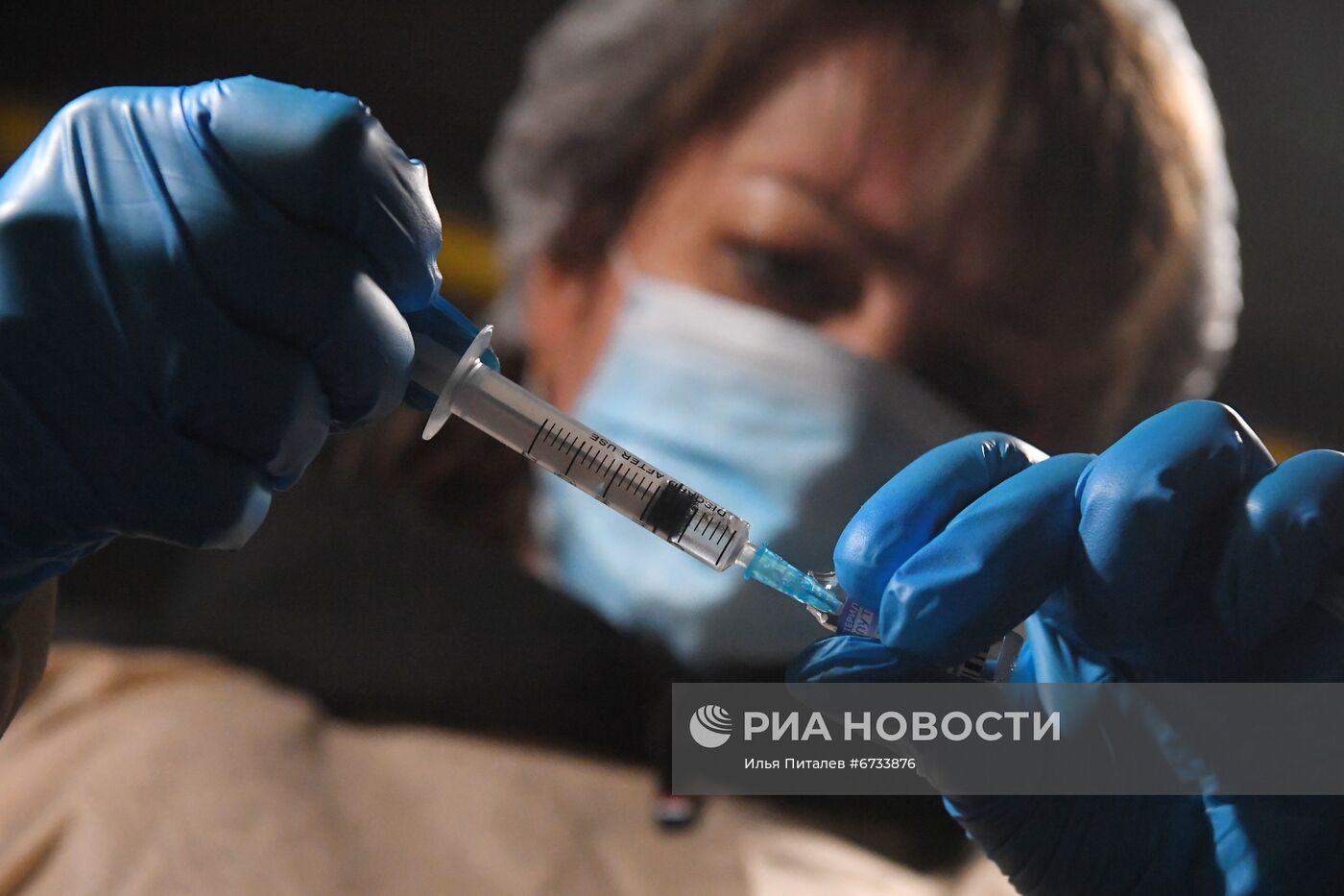 Вакцинация бездомных от COVID-19 в Москве