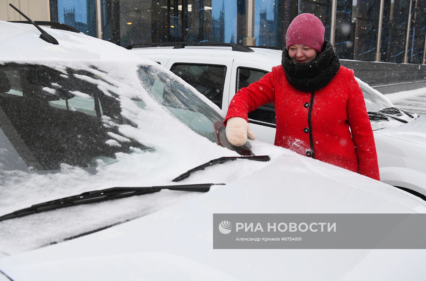 Вручение ключей от автомобилей многодетным семьям