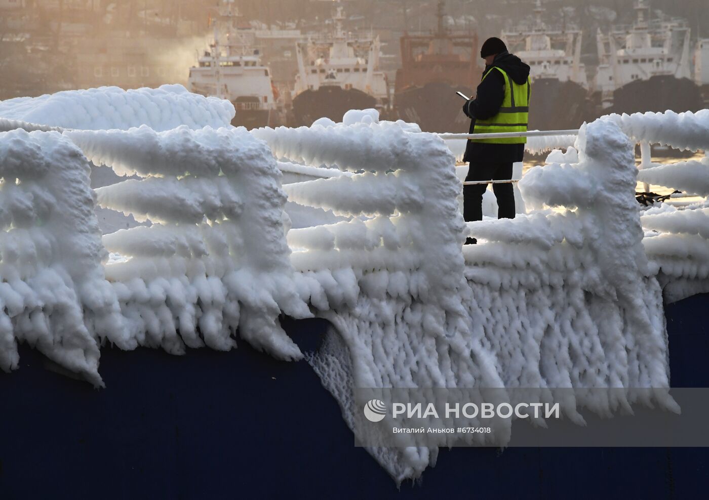 Сухогруз Sun Rio прибыл во Владивосток с "замороженными" автомобилями из Японии