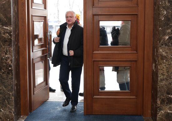 Бывший президент Молдавии И. Додон прибыл в прокуратуру