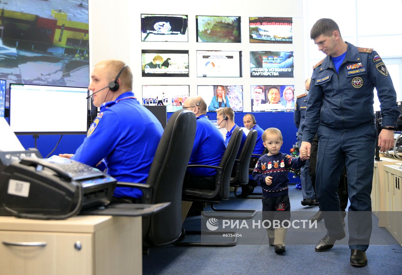 Мальчик И. Фокин встретился со спасателями МЧС России