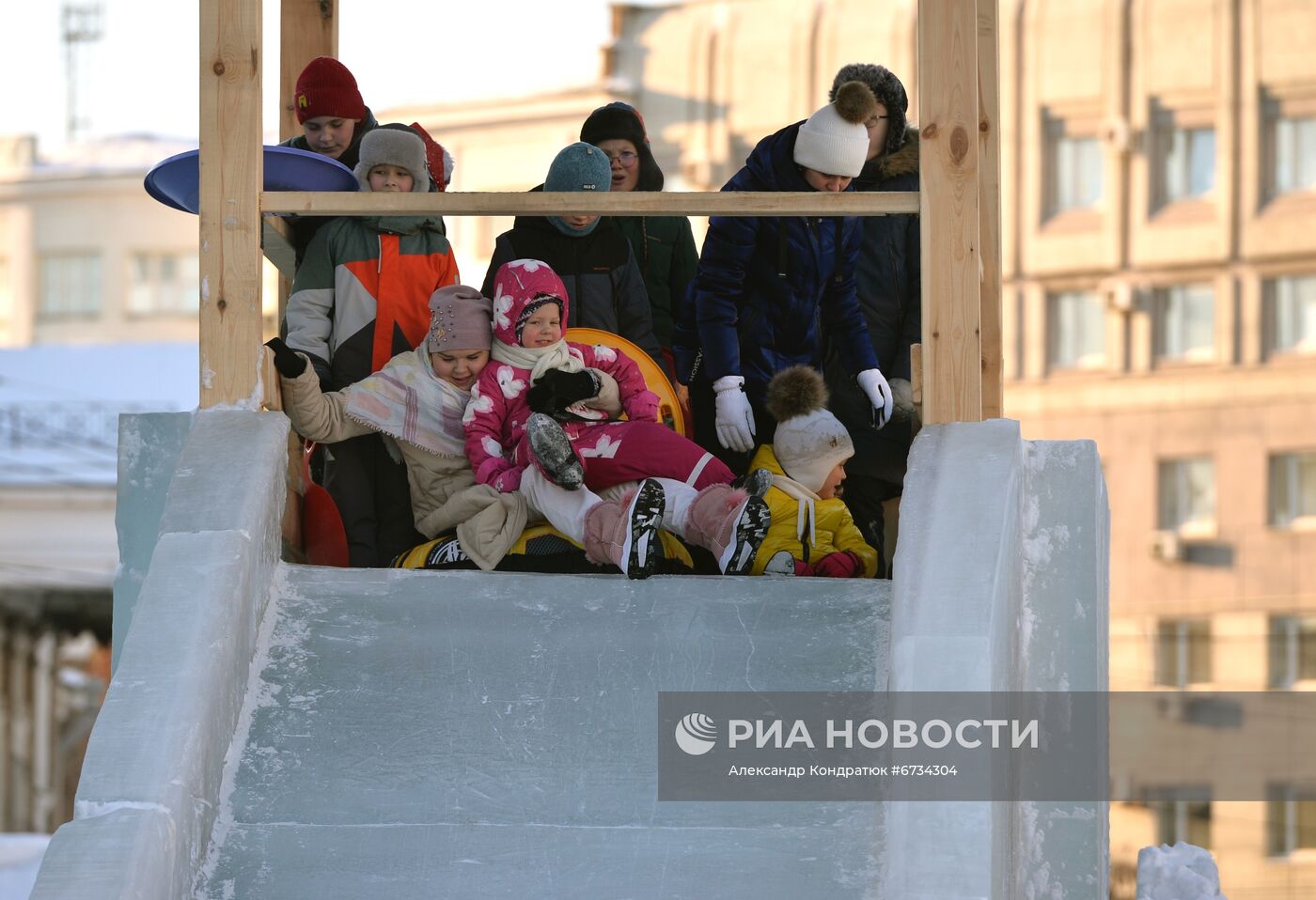 Подготовка к Новому году в Челябинске