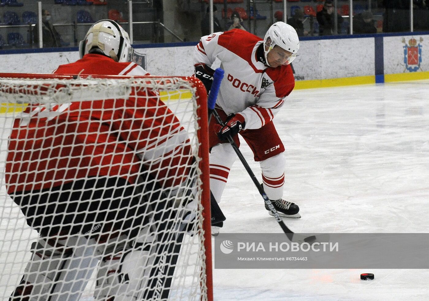 Президент РФ В. Путин и президент Белоруссии А. Лукашенко приняли участие в хоккейном матче
