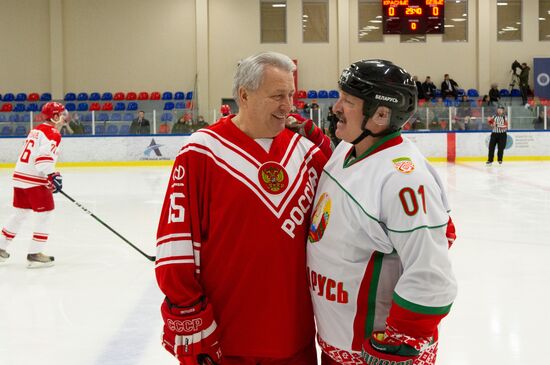 Президент РФ В. Путин и президент Белоруссии А. Лукашенко приняли участие в хоккейном матче