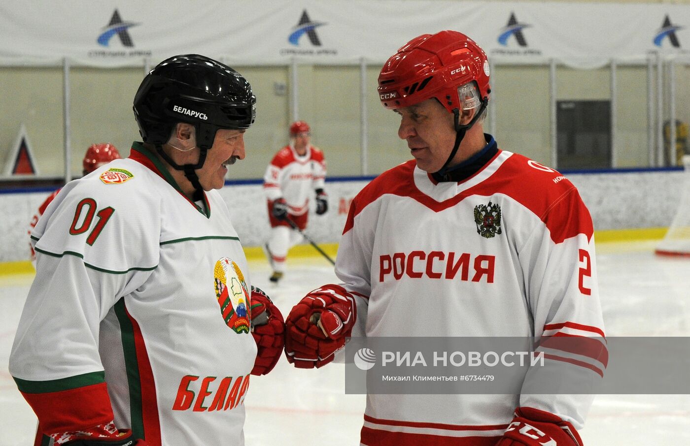 Президент РФ В. Путин и президент Белоруссии А. Лукашенко приняли участие в хоккейном матче